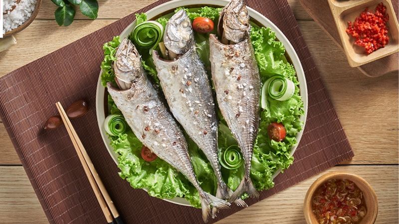 Grilled mackerel with salt