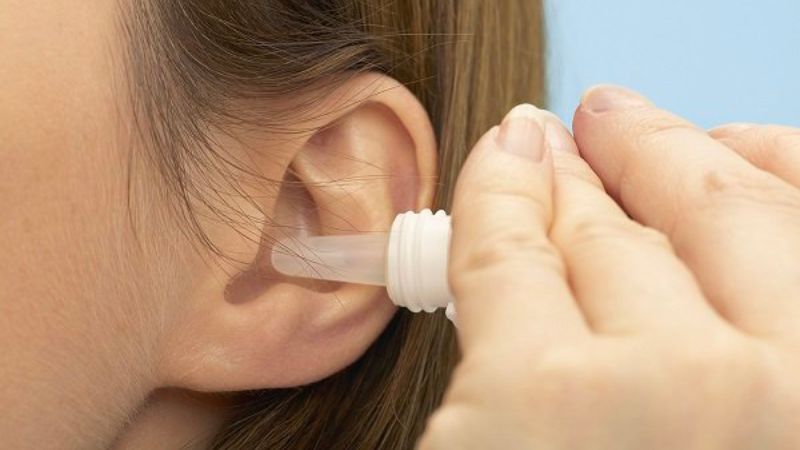 Nhưng lưu ý khi rửa tai bằng nước muối sinh lý