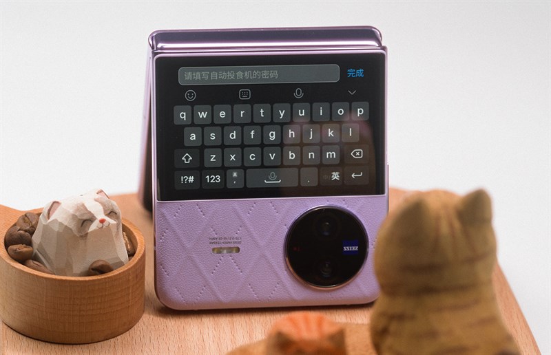 Thiết bị còn được trang bị viên pin 4.400 mAh và sạc nhanh 44 W Thiết bị còn được trang bị viên pin 4.400 mAh và sạc nhanh 44 W