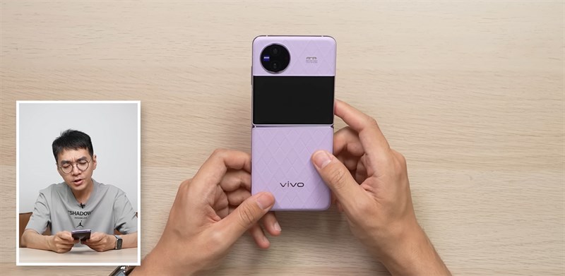 Cuối cùng là nhân vật chính của chúng ta - Vivo X Flip Cuối cùng là nhân vật chính của chúng ta - Vivo X Flip