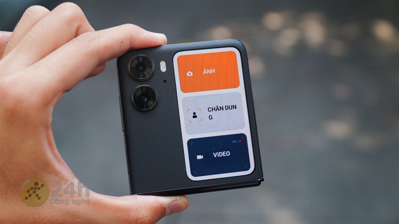 Cách sử dụng camera sau để chụp selfie với OPPO Find N2 Flip Cách sử dụng camera sau để chụp selfie với OPPO Find N2 Flip