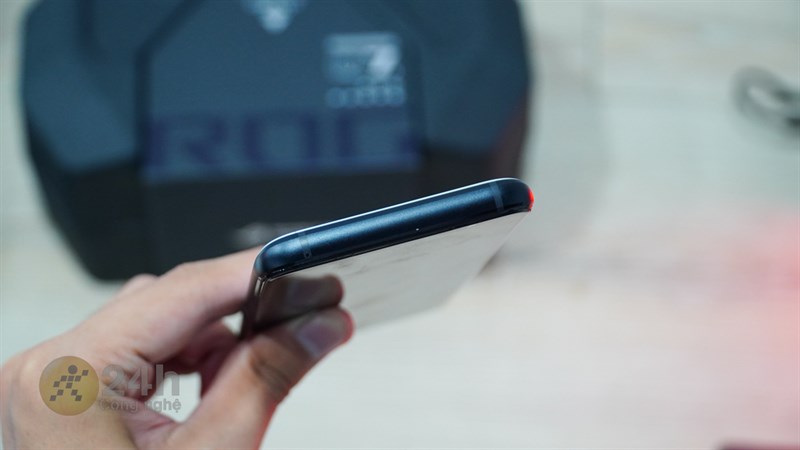 Cạnh trên chứa mic Cạnh trên chứa mic