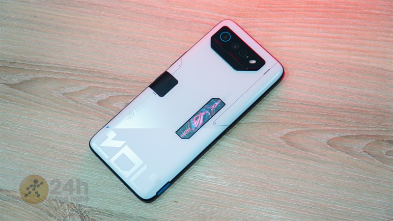 ROG Phone 7 Ultimate là một chiếc gaming phone cực kỳ hấp dẫn mà mọi người có thể cân nhắc trong năm nay ROG Phone 7 Ultimate là một chiếc gaming phone cực kỳ hấp dẫn mà mọi người có thể cân nhắc trong năm nay