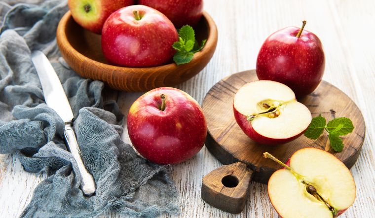 Đặt táo ở đầu giường trước khi ngủ nhận nhiều lợi ích sau một đêm