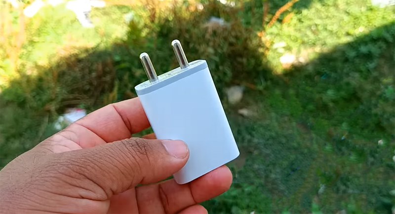 Thêm cục sạc nhanh 18 W nữa