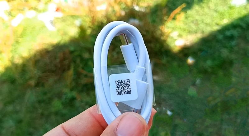 Cuối cùng là dây sạc USB Type-C