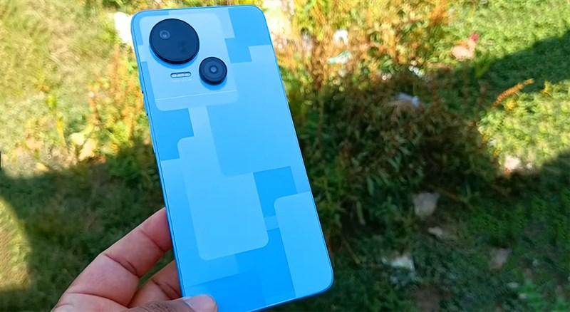 Tecno Spark 10 5G được thiết kế vuông vức hiện đại