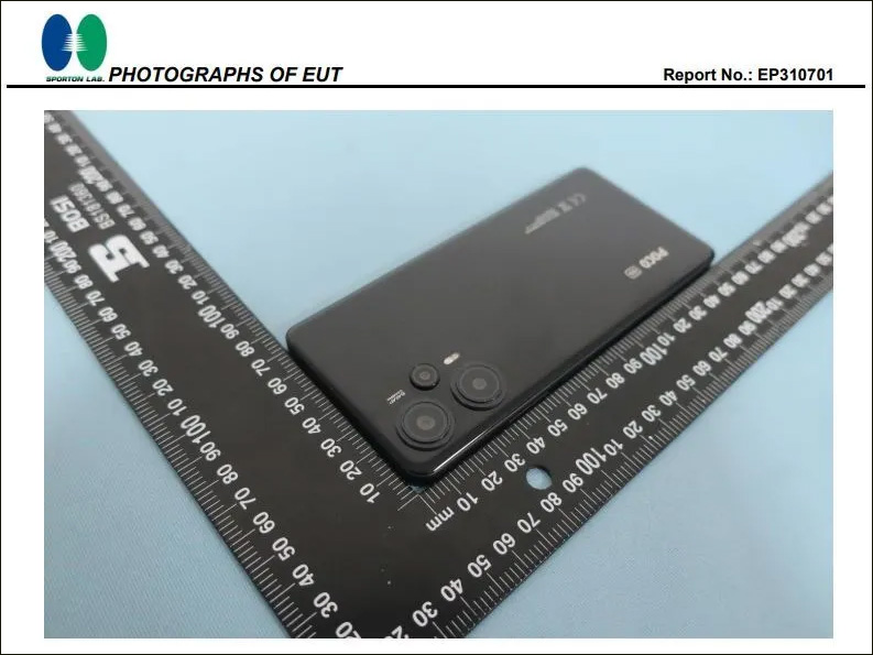 Hình ảnh thực tế cho thấy toàn bộ mặt sau POCO F5