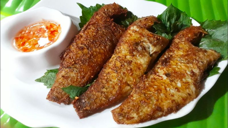 Fried mullet fish with lemongrass and chili