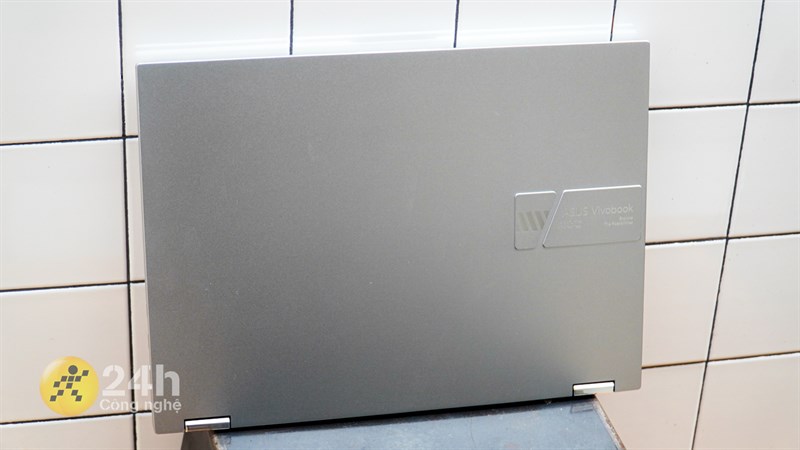 ASUS Vivobook S 14 Flip được hoàn thiện từ kim loại mang đến cảm giác sang trọng và chắc chắn ASUS Vivobook S 14 Flip được hoàn thiện từ kim loại mang đến cảm giác sang trọng và chắc chắn