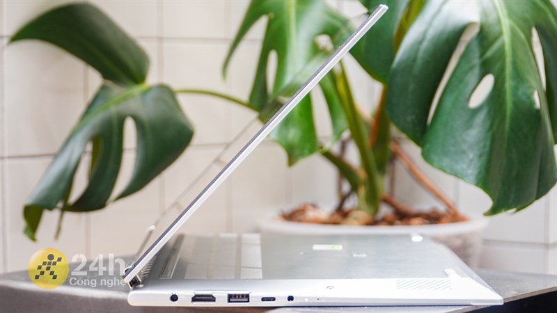 Cạnh phải của ASUS Vivobook S 14 Flip Cạnh phải của ASUS Vivobook S 14 Flip