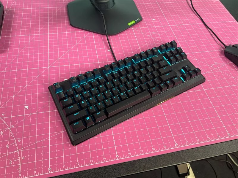 Bàn phím Alienware AW420K có kích thước hợp lý để bạn dễ dàng bỏ vào ba lô mang đi bất cứ đâu Bàn phím Alienware AW420K có kích thước hợp lý để bạn dễ dàng bỏ vào ba lô mang đi bất cứ đâu