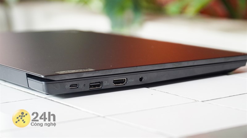 Các cạnh của Lenovo ThinkPad E15 Gen 4 đều được làm phẳng. Các cạnh của Lenovo ThinkPad E15 Gen 4 đều được làm phẳng.
