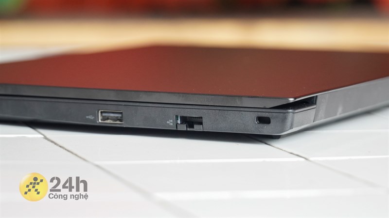 Cạnh phải của Lenovo ThinkPad E15 Gen 4. Cạnh phải của Lenovo ThinkPad E15 Gen 4.