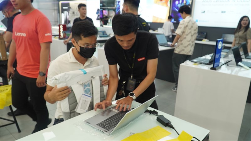 Toàn cảnh sự kiện mở bán Laptop Lenovo IdeaPad Slim 5 Light