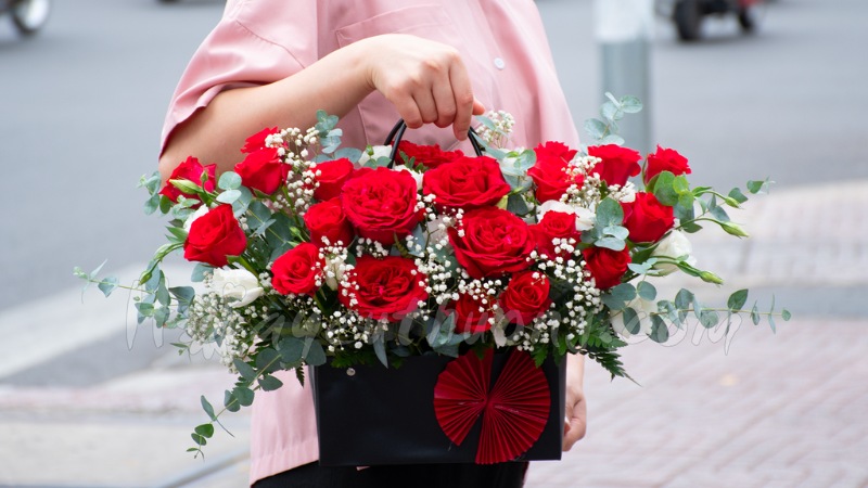 Rose birthday flower arrangement for husband