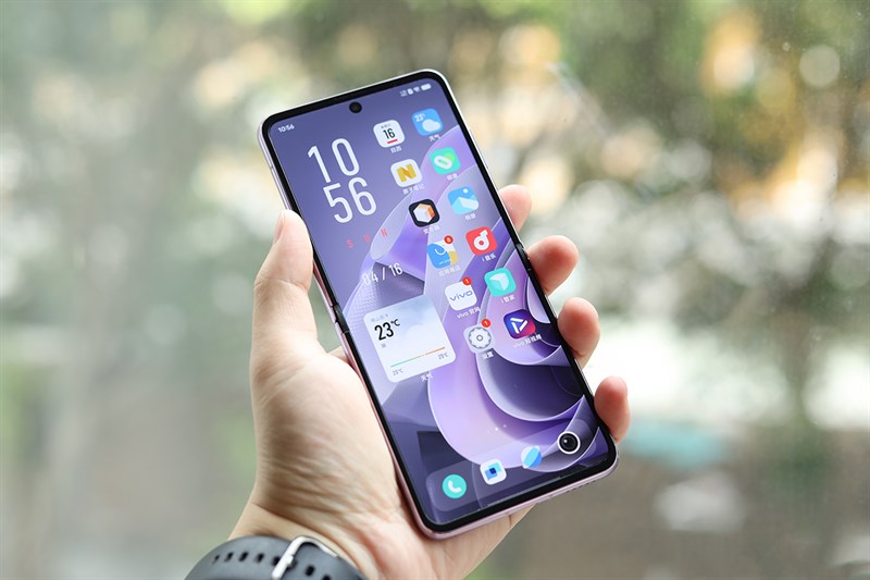 Màn hình của Vivo X Flip 2 sẽ được trang bị tầm nền Dynamic OLED 2X giúp mang đến trải nghiệm sắc nét Màn hình của Vivo X Flip 2 sẽ được trang bị tầm nền Dynamic OLED 2X giúp mang đến trải nghiệm sắc nét