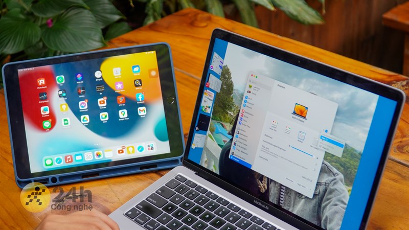 Tính năng Sidecar giúp mình kết nối iPad Gen 9 với MacBook một cách dễ dàng. Tính năng Sidecar giúp mình kết nối iPad Gen 9 với MacBook một cách dễ dàng.