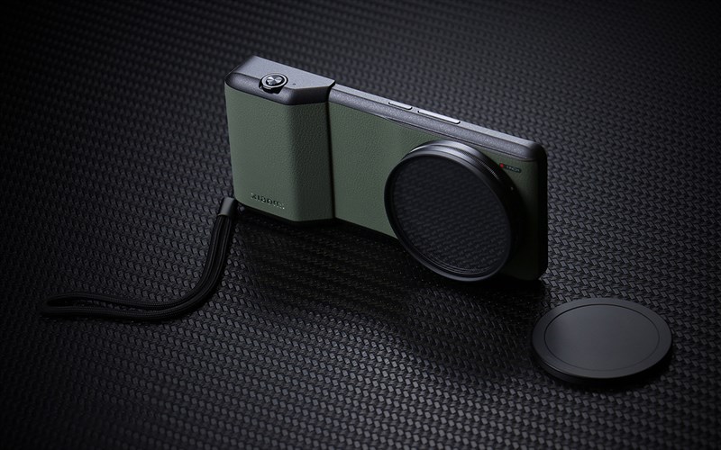 Khi kết hợp với toàn bộ phụ kiện Leica thì Xiaomi 13 Ultra trở nên giống một chiếc máy ảnh hơn