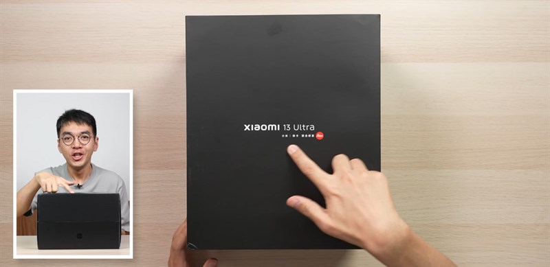 Hộp đựng Xiaomi 13 Ultra đặc biệt khi đi kèm với những món phụ kiện Leica