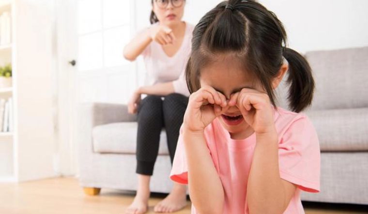 Đâu là những kiểu phụ huynh khiến con sợ hãi, khép kín