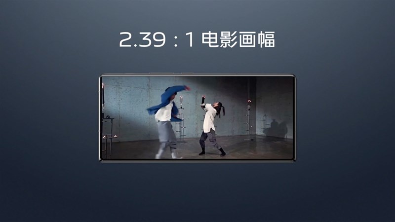 Màn hình trước của Vivo X Fold 2 được tối ưu viền màn hình mỏng đều và chất lượng hiển thị tốt