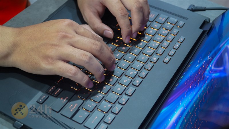 Cảm giác gõ phím ASUS ROG Flow X16 tốt, tốc độ phản hồi nhanh Cảm giác gõ phím ASUS ROG Flow X16 tốt, tốc độ phản hồi nhanh
