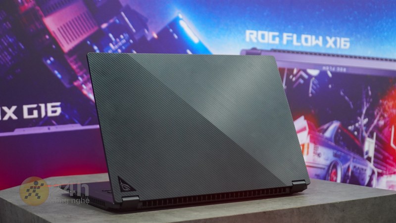 ASUS ROG Flow X16 tuy là laptop gaming nhưng lại có kích thước mỏng gọn và cân nặng vừa phải để bạn mang theo bên mình cả ngày dài ASUS ROG Flow X16 tuy là laptop gaming nhưng lại có kích thước mỏng gọn và cân nặng vừa phải để bạn mang theo bên mình cả ngày dài
