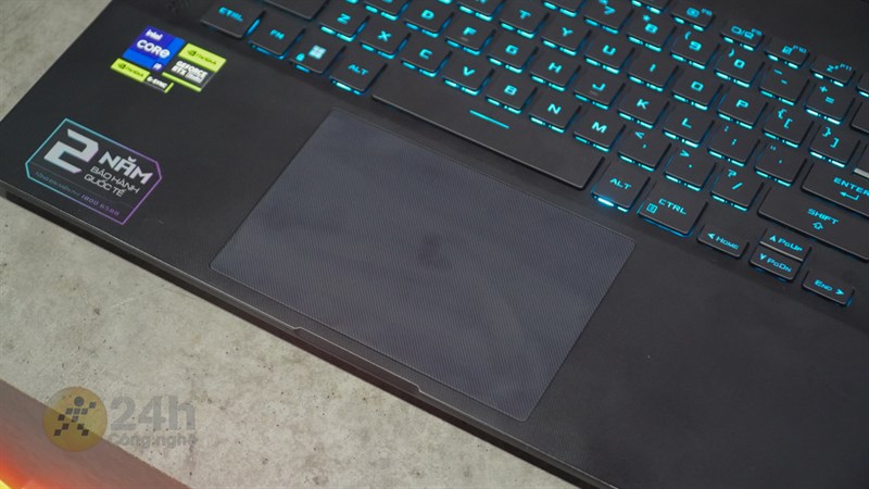 Trackpad rộng rãi dễ thao tác và cảm giác di chuột mượt mà Trackpad rộng rãi dễ thao tác và cảm giác di chuột mượt mà