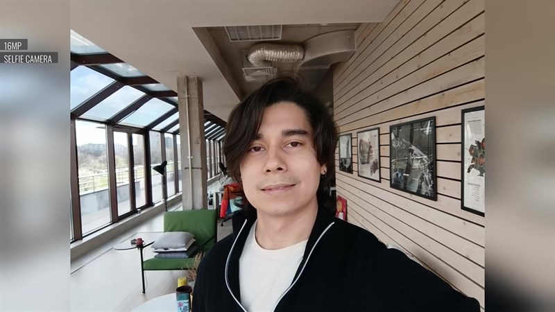 Ảnh chụp selfie trên Redmi Note 12 Pro+. Ảnh chụp selfie trên Redmi Note 12 Pro+.