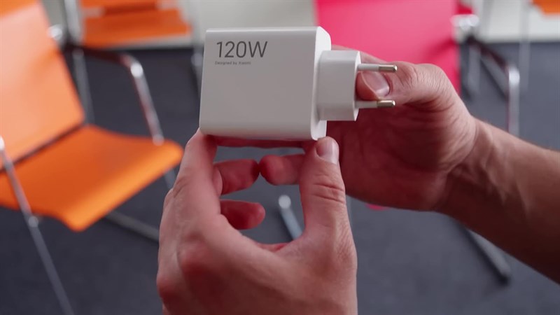 Redmi Note 12 Pro+ hỗ trợ sạc nhanh HyperCharge 120 W.