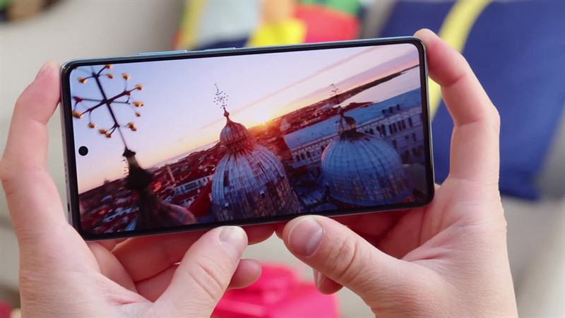 Redmi Note 12 Pro+ trang bị màn hình Flow AMOLED kích thước 6.67 inch.