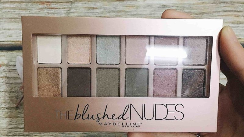 Review bảng phấn mắt Maybelline The Blushed Nudes từ người dùng