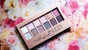 Đánh giá chi tiết bảng màu mắt Maybelline The Blushed Nudes