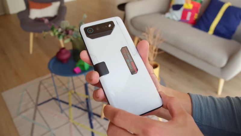 ROG Phone 7 Ultimate được trang bị RAM 16 GB và bộ nhớ trong 512 GB ROG Phone 7 Ultimate được trang bị RAM 16 GB và bộ nhớ trong 512 GB