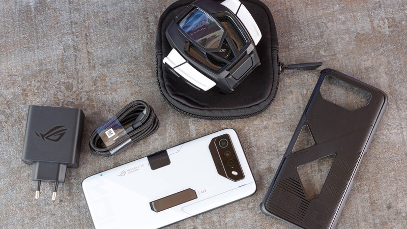 ROG Phone 7 Ultimate hứa hẹn sẽ là trợ thủ đắc lực cho niềm đam mê chiến game của bạn ROG Phone 7 Ultimate hứa hẹn sẽ là trợ thủ đắc lực cho niềm đam mê chiến game của bạn