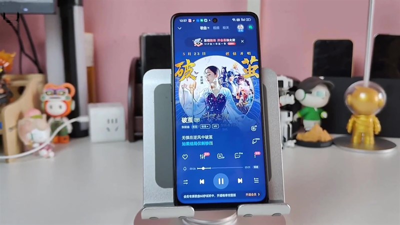 OPPO A2 5G sẽ có kích thước thân máy là 165.6 x 76.1 x 8.3 mm.