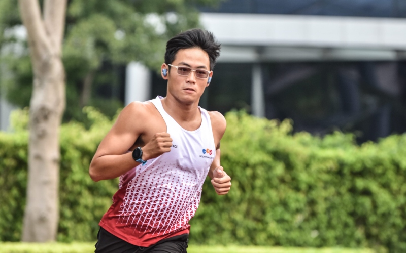 Vừa chạy bộ vừa nghe nhạc gây nguy hiểm Vừa chạy bộ vừa nghe nhạc gây nguy hiểm