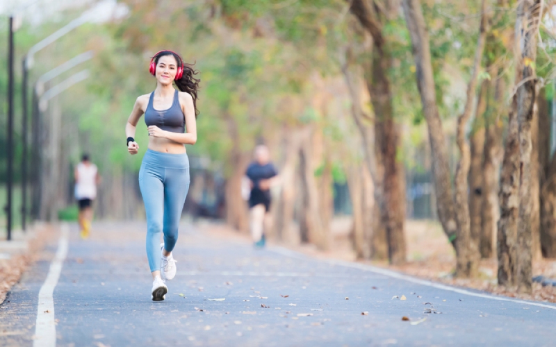 Vừa chạy bộ vừa nghe nhạc làm giảm trải nghiệm chạy Vừa chạy bộ vừa nghe nhạc làm giảm trải nghiệm chạy