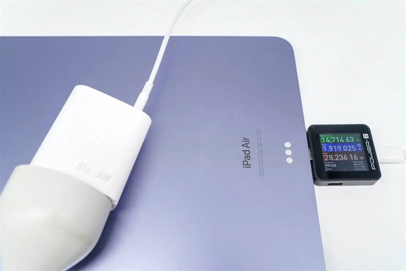 Độc lạ củ sạc có đầu sạc Lightning Độc lạ củ sạc có đầu sạc Lightning