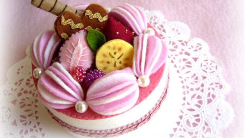 Bánh sinh nhật vải nỉ màu hồng dễ thương