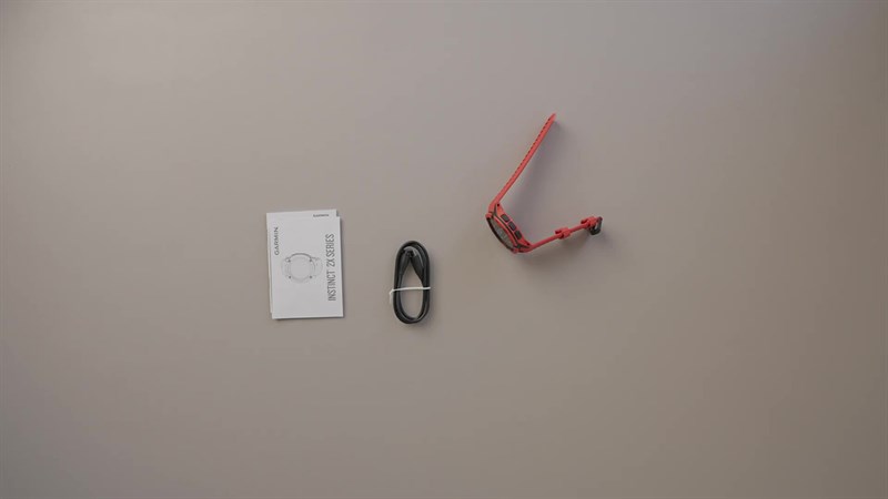 Các phụ kiện đi kèm Garmin Instinct 2X Solar. Các phụ kiện đi kèm Garmin Instinct 2X Solar.