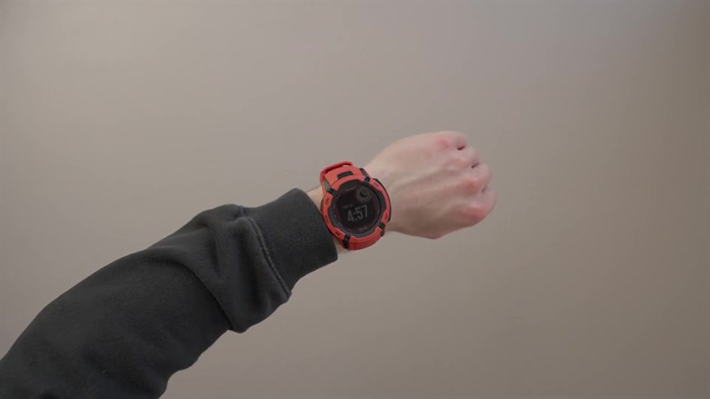 Garmin Instinct 2X Solar có kích thước 40 x 40 x 13.3 mm và khối lượng 42 gram. Garmin Instinct 2X Solar có kích thước 40 x 40 x 13.3 mm và khối lượng 42 gram.