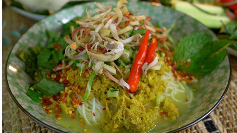 Nom Banh Chok noodles have a fragrant, mild salty, and slightly fatty taste