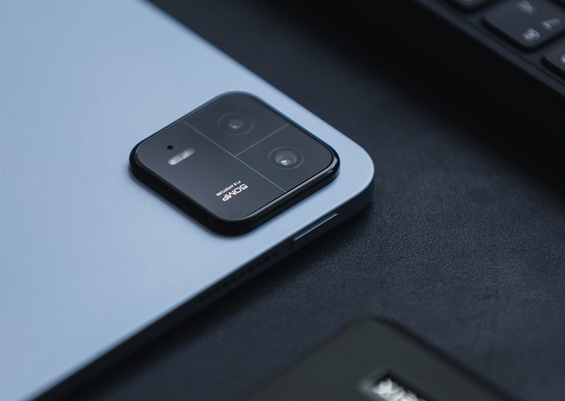 Cụm camera được thiết kế đồng màu với mặt lưng hơn