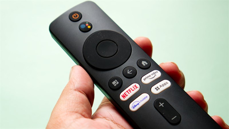 Remote của Xiaomi TV Stick 4K có thiết kế tối giản