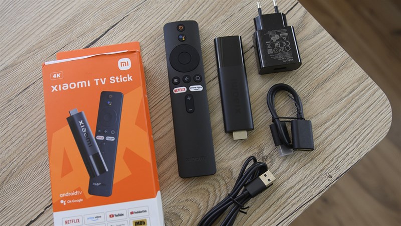 Xiaomi TV Stick 4K được kèm thêm những phụ kiện cần thiết