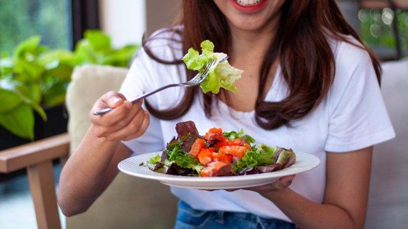Chia nhiều bữa ăn, ăn uống đúng giờ Chia nhiều bữa ăn, ăn uống đúng giờ