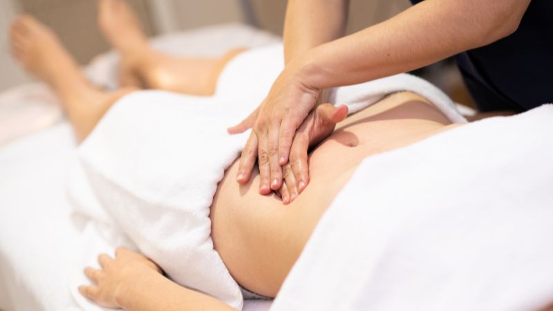 Massage rượu gừng giảm mỡ bụng Massage rượu gừng giảm mỡ bụng