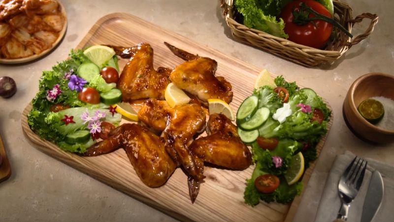 Share how to make delicious spicy grilled chicken wings, the whole family loves it
